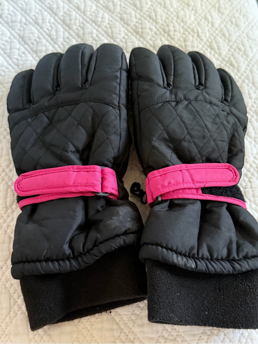 3M Thinsulate Kids Black and Pink Insulated Mittens